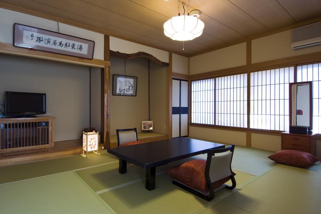 Ekinariya Ryokan Kusatsu  Rum bild