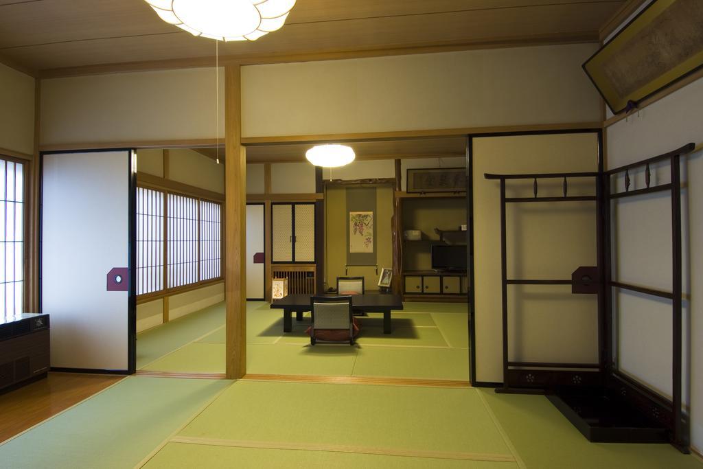 Ekinariya Ryokan Kusatsu  Rum bild